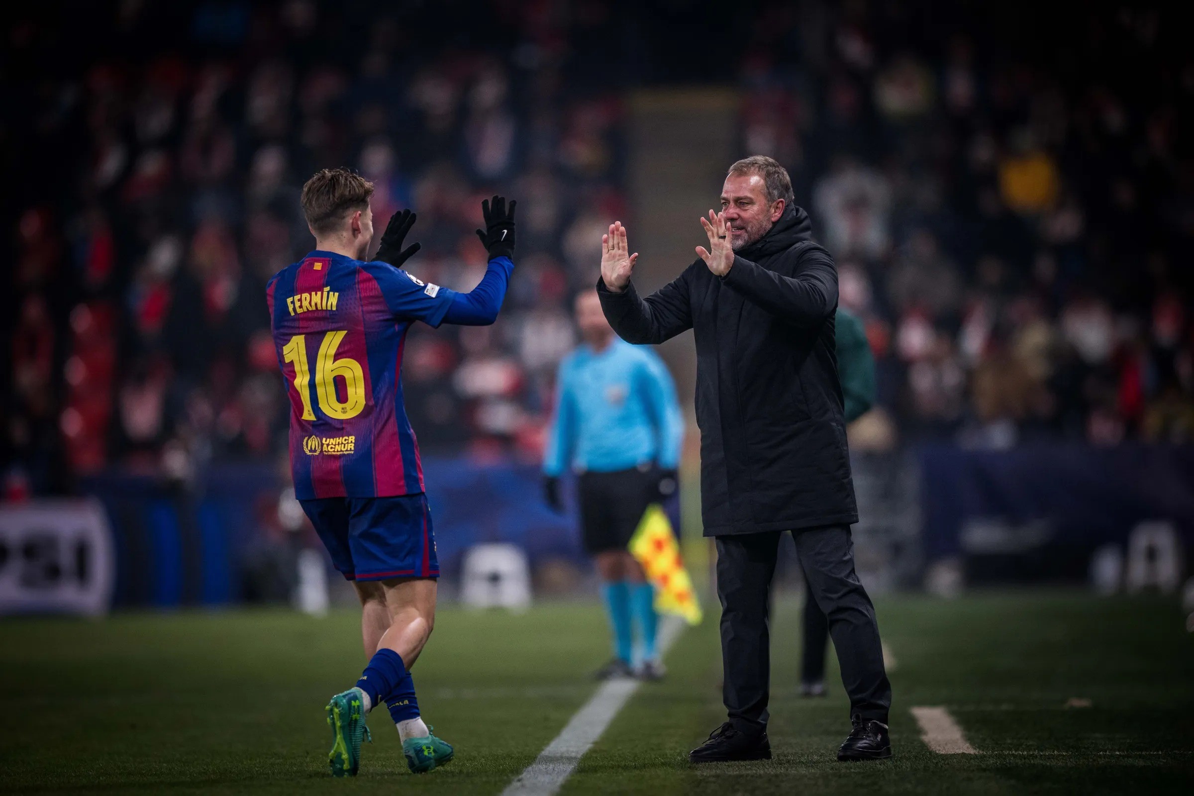 球队在比赛中遭遇困难，但最终成功逆转局面