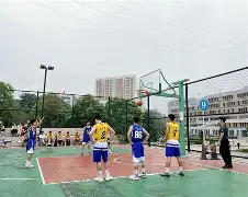 队员默契配合，打出精彩进攻战术(队员默契配合,打出精彩进攻战术的句子)